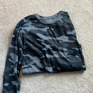 XL long sleeve black camo shirt